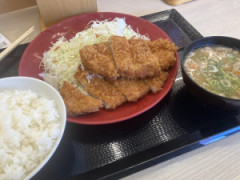 ダブルカツ定食を注文。