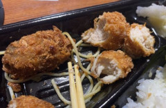 X民「弁当屋でカキフライ弁当買って食べたら2個鶏肉だった😔なぜ😔さすがに問い合わせる😔」→結果・・・