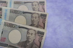 友人は「人生に疲れた。贅沢で貯金を使い果たしたら自ら命を絶つ」と話し、300万円ほどを使って高級住宅へ引っ越した…