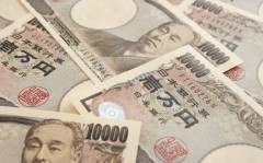 俺「50万円が引き落とされていた。覚えが無いんだけど銀行に問い合わせた方がいいか？」嫁「！？（嫁動揺）」俺（え！？おろしたの嫁？）　→　問い詰めた結果、判明した真相は…,,