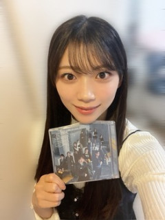 【悲報】櫻坂46さん、自撮り加工が酷すぎてCDケースが歪むw w w w w w w