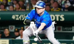 DeNA・佐野恵太、1回無死一、二塁でプロ初のバントも失敗…3回一死二、三塁で先制3ラン！