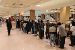 【悲報】東京に上陸した「スガキヤ」に大行列