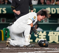 阪神　左手首に死球の前川右京は「骨折」…試合後に藤川監督が明かす　佐藤輝、森下に続いて故障の悪夢