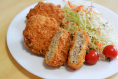 【悲報】メンチカツ「肉たっぷり使ってま～すw」←コロッケにすら劣る理由