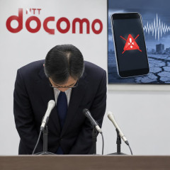 NTTドコモ、緊急地震速報が配信されなかった事象について 「システム不具合」   #お詫び |  他所からも指摘されてるけど通信設備のキャパがKDDIとの比較で半分ぐらいしかないから単純…