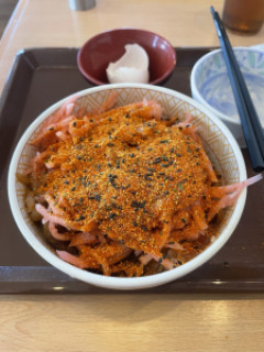 お腹すいたからすき家でノーマル牛丼食べた😝