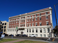 【悲報】トランス女性が女子更衣室に登場、10代女子が大草原不可避ｗｗｗｗ