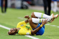 【急募】サッカーの嫌いな所「すぐ転ぶ」「過剰に痛がる」