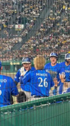ベイス佐野「バントなんかさすな(クソデカボイス)」