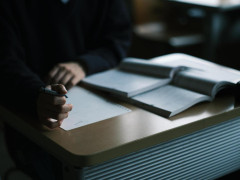 【速報】日教組、授業時間の引き下げを提言「教師大変、小学校で年1015コマ→875コマ(OECD最低水準) にしろ」