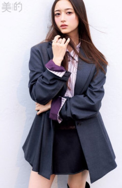＜井上和＞ヌーディーなピンクメイクで大人っぽい表情　「乃木坂46を好きになる入り口でありたい」と語る　「美的」初表紙に
