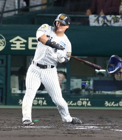 阪神　左手首に死球の前川右京は「左手小指の骨折」…藤川監督が明かす　佐藤輝、森下に続いて故障の悪夢