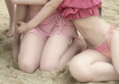 しっかり腹筋浮き出てるJK集団、お乳がいやらしすぎる