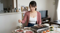 【信じるぞ？】お家焼肉に自信おじ「イワタニのやきまるはガチ」「マジ煙出ない」「焼肉屋行かなくなったわｗ」　←こいつら