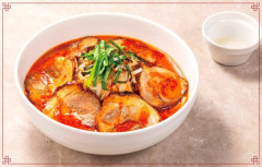 料理研究家リュウジ、デニーズの2500円高級ラーメンを酷評？「880円の日高屋のがうめえ」