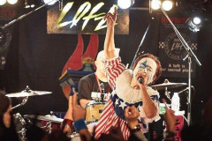 【悲報】ニューロティカ、ファンから「最前はいつも同じ顔ぶれ」「肘鉄を食らった」と苦情が届く