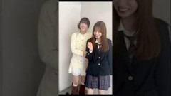 リアミ中に小芝居をする菅原咲月と冨里奈央 261016 岡本姫奈