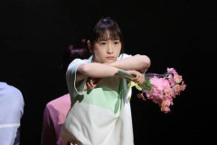 【悲報】橋本環奈さんと不仲説の川栄李奈さん、『千と千尋』ワールドツアーから消えるwwwwwwwwww