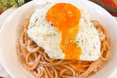 【悲報】全食卵パスタ食ってるのに腹出っ張ってるんだが