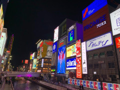 【悲報】大阪・道頓堀川で殺人未遂。歌っていた男性をいきなり川へ投げ入れた結果・・・