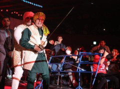 【プロレス】８２歳のタイガー・ジェット・シンが大暴れ！サーベルで客席を攻撃！襲われた客が流血し救急搬送のアクシデント