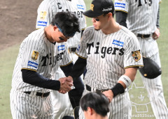 【速報】阪神・佐藤輝明のメジャー移籍、球団が容認へ→森下の行動にファン号泣ｗｗｗ