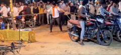 【閲覧注意】インドのマジシャン、とんでもない方法で首が絞まり逝く・・・