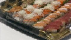 【悲報】大手寿司チェーン店、持ち帰りパックに「生きた〇〇〇〇」混入告発でネット物議…