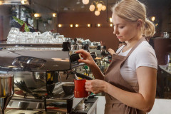 【馴れ初め】フリーター時代に出会った年上のカフェ店員と婚約。彼は私の接客を気に入ってくれてた。