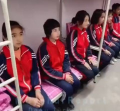 海外「中国人であることを証明せよ！洗脳教育を受けるウイグル人の女学生達」