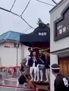 【悲報】だんじり、喫茶店をぶっ壊すｗｗｗｗ