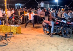インド最高のマジシャン、マジックに失敗して死にかける
