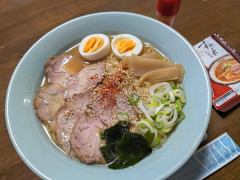 【画像】ワイちゃんのすみれ味噌󠄀ラーメン、完成する
