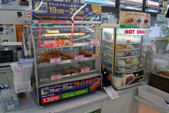 海外「まずはコンビニ飯で豪遊だ！」2回目以降の日本旅行で到着直後にやりたいことに対する海外の反応