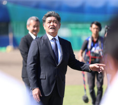 中日・工藤新監督、主砲・細川と初対面で「すごいなお前」
