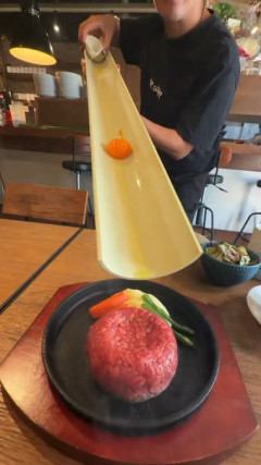 【動画】全てを過去にする最強の生ハンバーグ専門店がついに登場www