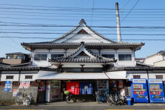 生活保護受給大家族から奇跡的に産まれた優秀で品行方正な次男を、近所のみなさんで育てた結果は…,,