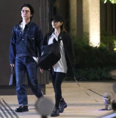 【悲報】亀梨和也&田中みな実夫妻、変装せず堂々とラブラブ2ショットをキャッチされる