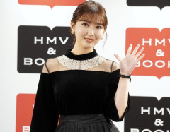 【朗報】人気グラドル(23)「カレンダーはトイレに飾って、座って私を見て、元気に頑張って欲しい(笑)」