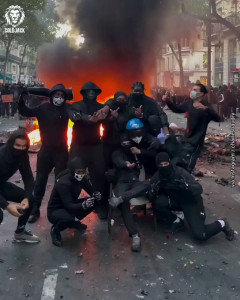 【仏デモ】激化させている中心的な暴徒達がこいつら「俺たちゃ学生デモ隊！反対反対！なにか知らんが反対！襲え高級ブランド店」