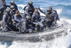 アデン湾の海より、第54次派遣海賊対処行動水上任務部隊「たかなみ」からの写真！