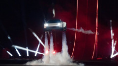 【悲報】テスラの空飛ぶ異次元車発表、なぜか株価下落