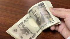 100万円渡されて今日中に使いきれって言われたらなにに使う？