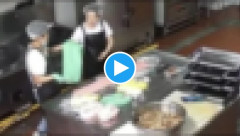 【悲報】中国の幼稚園、「料理を鮮やかに見せるため」園児の給食に〇〇を混入…247人に異常値発生で園長が終身刑に「怖すぎる」