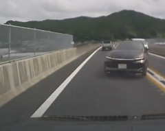【悲報】交通事故で子どもを亡くしたパパさん、加害者運転手を晒してしまう…