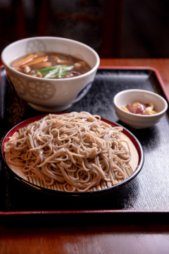 この時代でも蕎麦とうどんに1000円はバカバカしい
