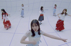 日向坂46さん、太ももがしっかりと見える衣装で踊った結果...