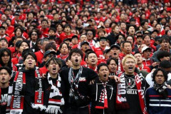【悲報】Jリーグサポーターがあんなに狂気じみてるのって何でなの？？？？