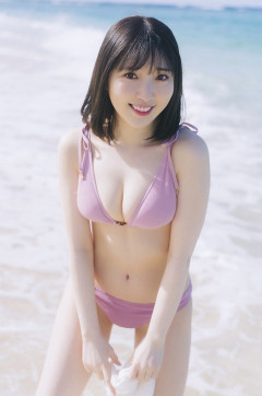 【画像】声優さんビキニで谷間を披露wwwwww
